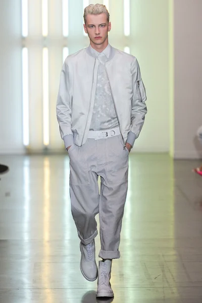 Look 3